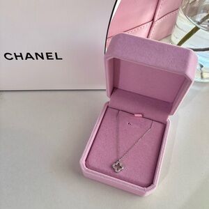 Elegant Clover Pendant Silver Chain Necklace